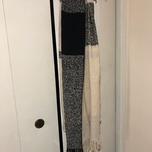 Bluenotes Ladies Shawl / Scarf with tassels